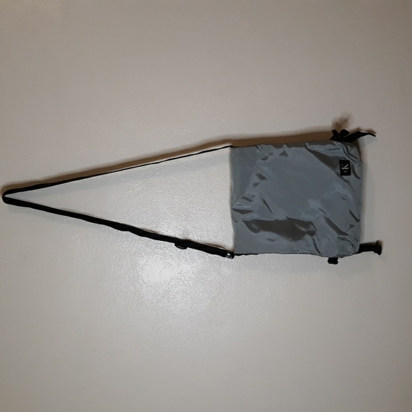 Calvin Klein Crossover Bag - Picture 3 of 9